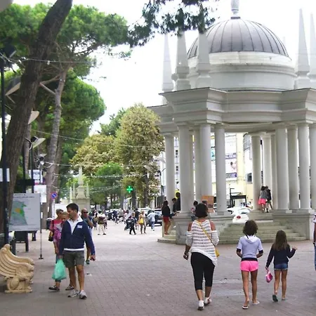 Lido Degli Estensi 2 *